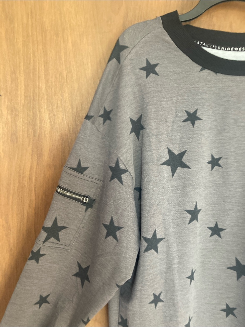 Nine West star print gray black sweatshirt with zip pocket detail size 2X - Picture 4 of 16